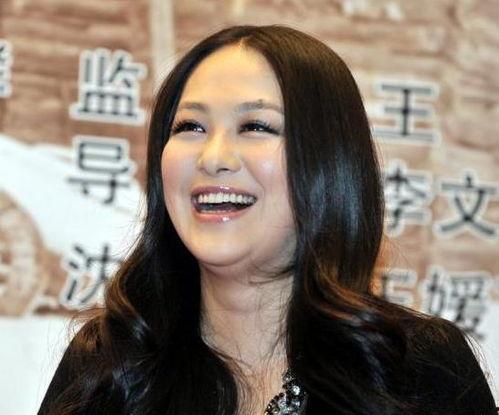 国外女明星发胖,美丽依旧，自信绽放